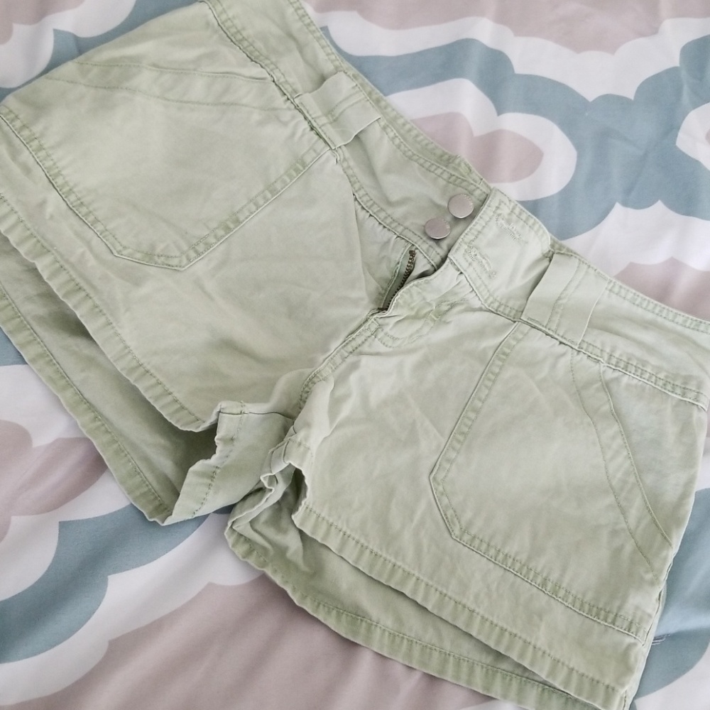 Cute double button shorts